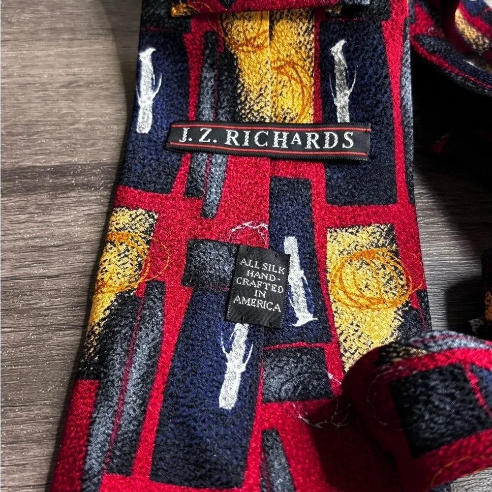 Stylish Red and Black Patterned Tie